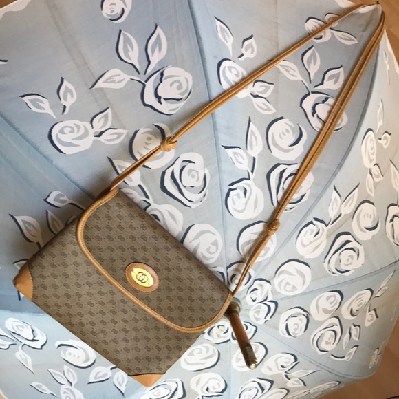 Gucci Handbags - Vintage tan Gucci mini crossbody bag
